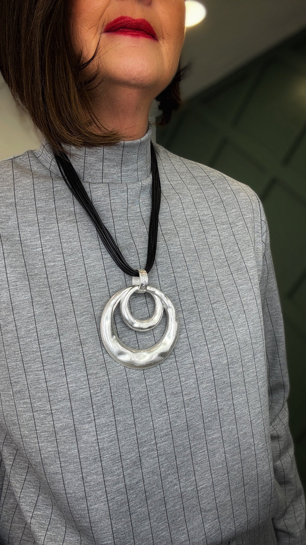 Iris Neckpiece