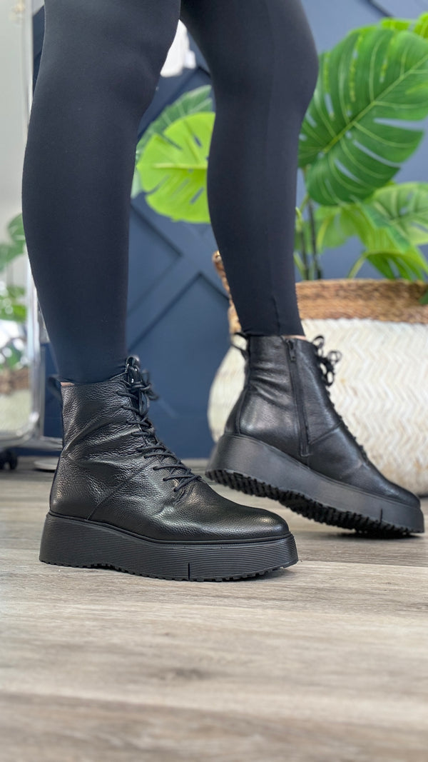 Wonders Black MAEVE Boot