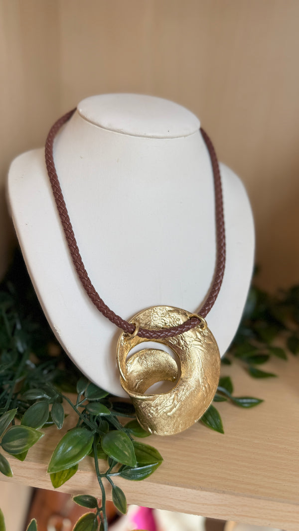 Nori Neckpiece
